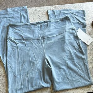 NWOT LULULEMON FLARE BOTTOM LEGGINGS